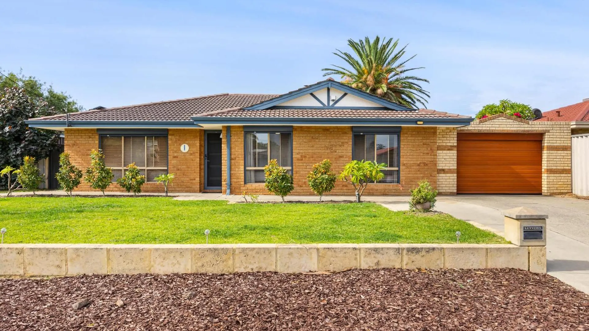 Relaxed Coastal Living With Poolside Bliss - Mullaloo Villa Perth 0*,  Australia